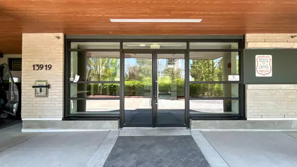 Surrey, BC V3T 4E6,13919 Fraser HWY #212