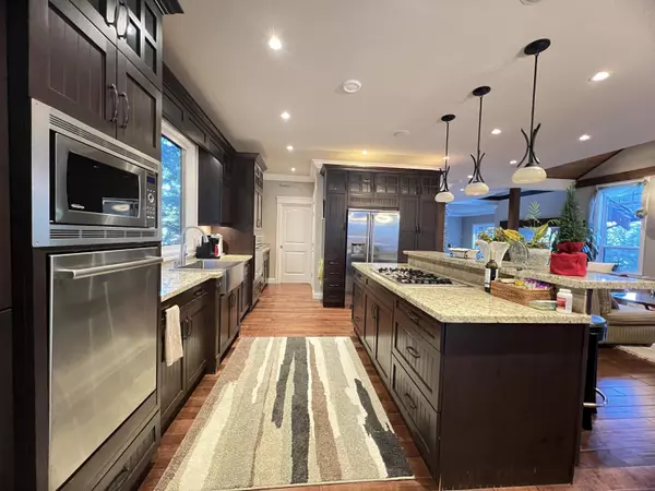 2871 Fern DR Anmore, BC V3H 4W9