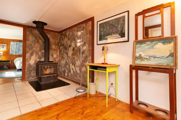 517 Abbott RD Mayne Island, BC V0N 2J1