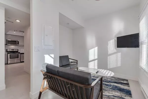 1431 Haro Street #TH202 Vancouver, BC V6G 1G2