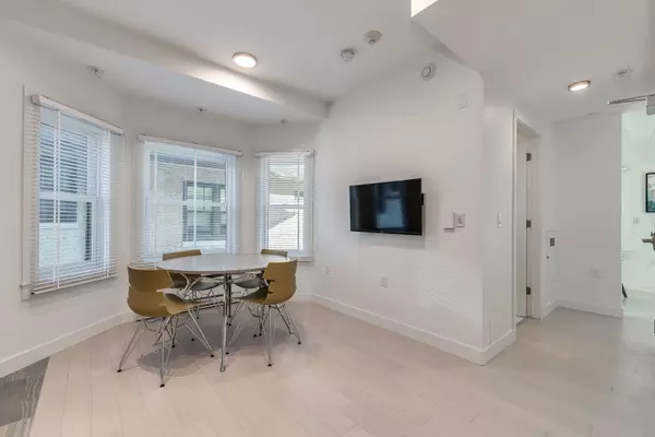 Vancouver, BC V6G 1G2,1431 Haro Street #TH202