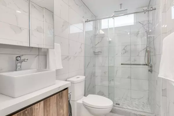 Vancouver, BC V6E 1H1,1170 Barclay Street #403