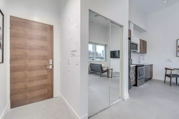 Vancouver, BC V6E 1H1,1170 Barclay Street #403