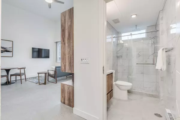 Vancouver, BC V6E 1H1,1170 Barclay Street #403