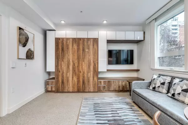 Vancouver, BC V6E 1H1,1170 Barclay Street #402