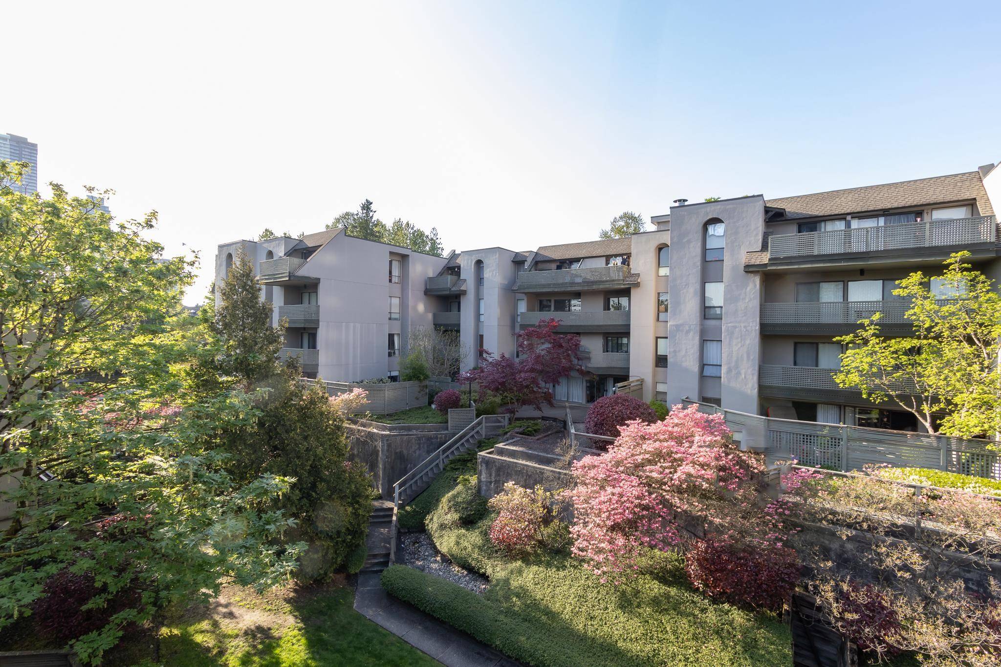 Burnaby, BC V5B 4S6,4941 Lougheed HWY #402