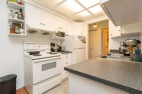 Burnaby, BC V5B 4S6,4941 Lougheed HWY #402