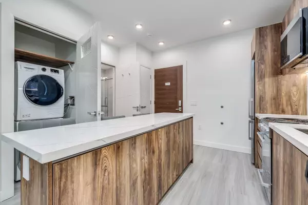 Vancouver, BC V6E 1L4,1168 Pendrell Street #302