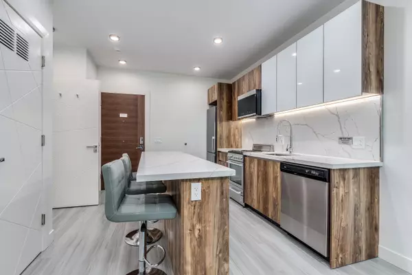 Vancouver, BC V6E 1L4,1168 Pendrell Street #302