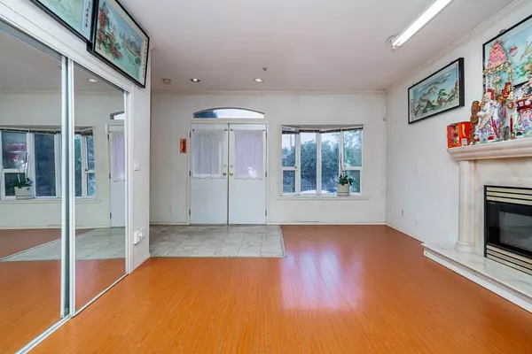 Vancouver, BC V5R 5N5,3288 School AVE