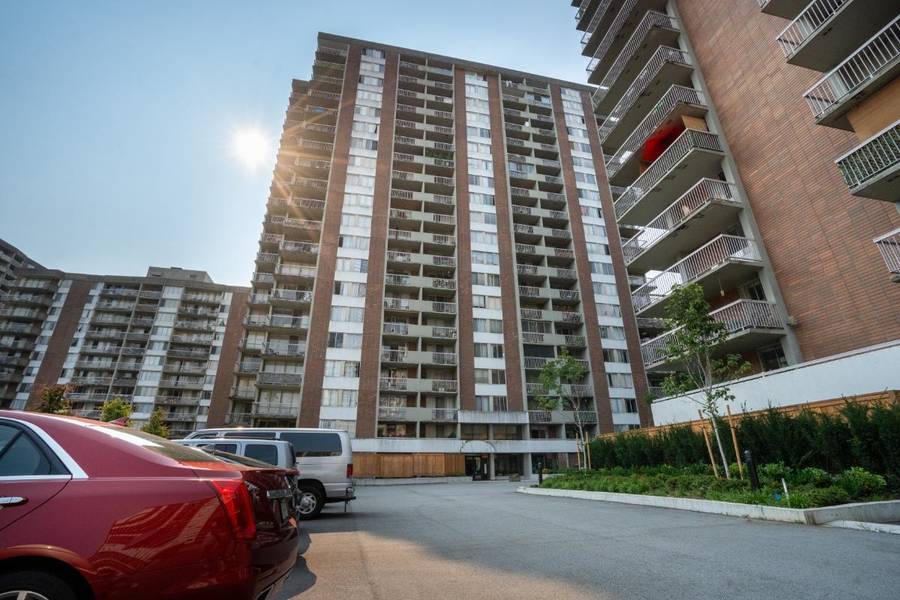 2016 Fullerton AVE #307, North Vancouver, BC V7P 3E6