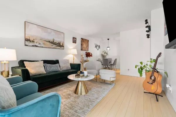 North Vancouver, BC V7P 3E6,2016 Fullerton AVE #307