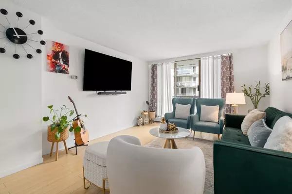 North Vancouver, BC V7P 3E6,2016 Fullerton AVE #307
