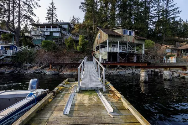 North Vancouver, BC V7G 2T9,5748 Sunshine Falls LN