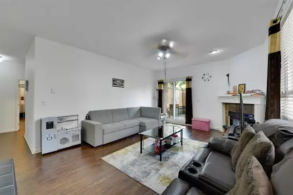 Surrey, BC V3R 0T1,14993 101a AVE #104