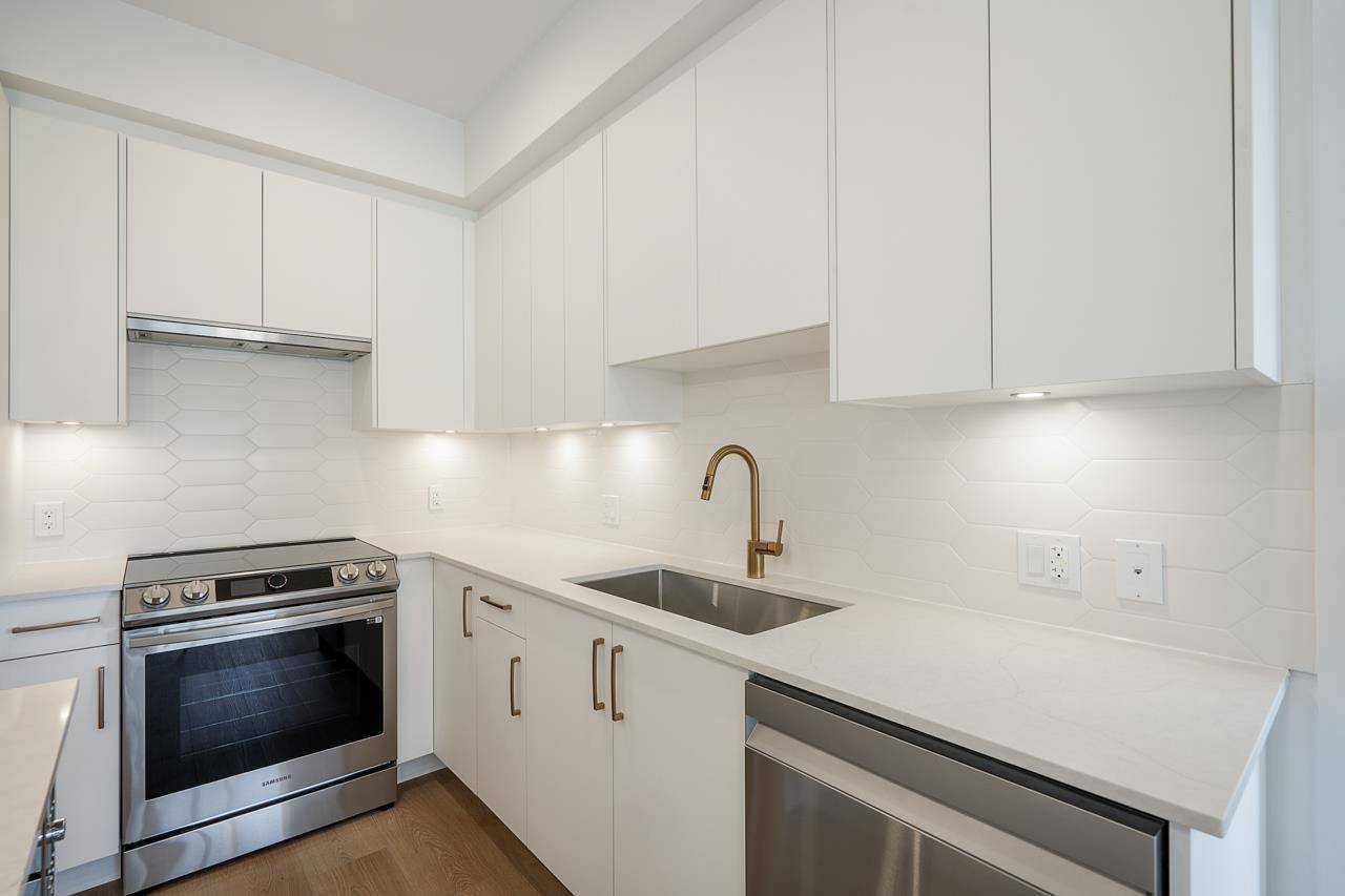 Langley, BC V2Y 3X3,20282 72b AVE #417