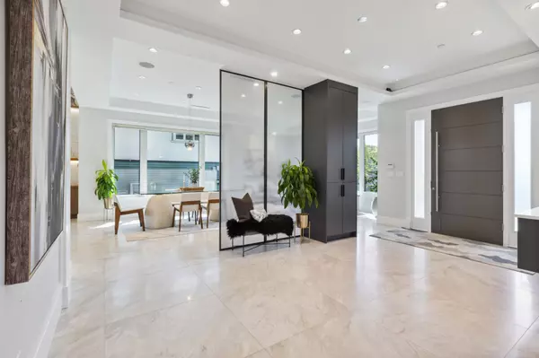 North Vancouver, BC V7M 1S5,342 W 15th ST