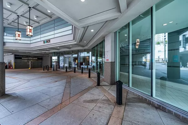Vancouver, BC V6B 0H2,535 Smithe ST #2107