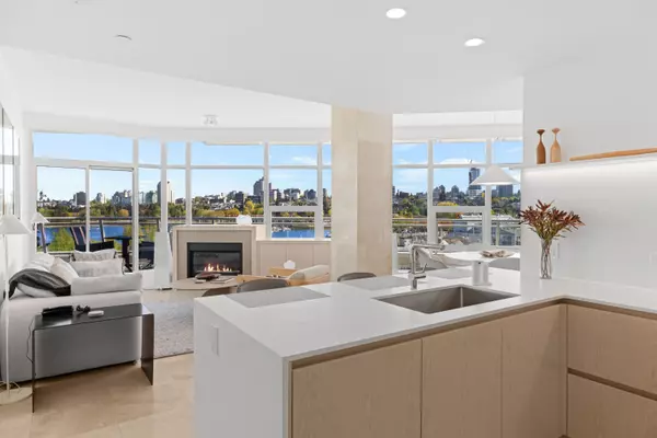 628 Kinghorne Mews #701, Vancouver, BC V6Z 3H6