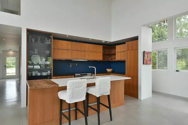 Sechelt, BC V7Z 0L1,6400 Crowston RD