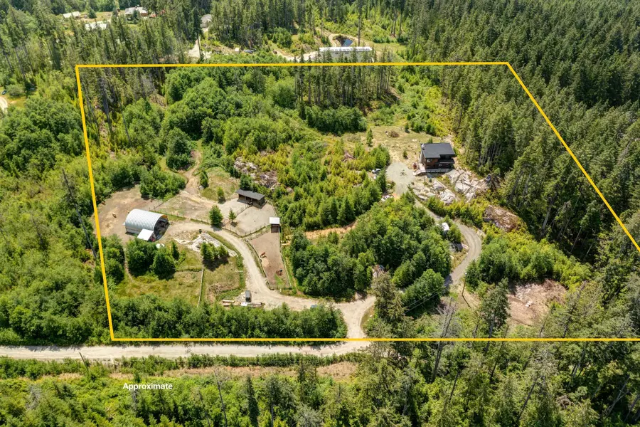 3163 Crystal RD, Roberts Creek, BC V0N 2W1