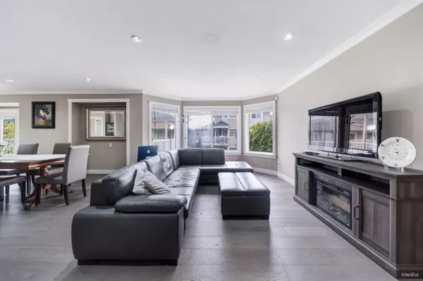 Port Coquitlam, BC V3C 5P4,960 Governor CT