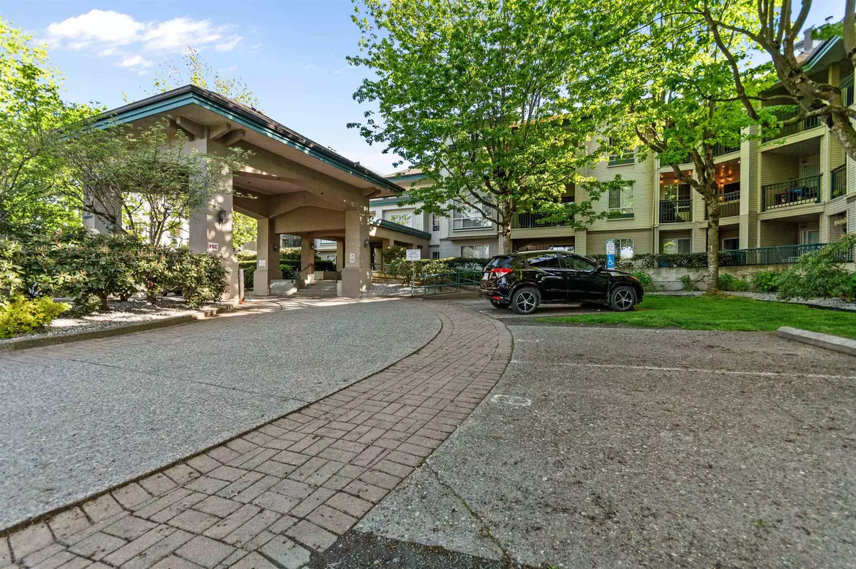 Surrey, BC V3S 8P4,19528 Fraser HWY #202