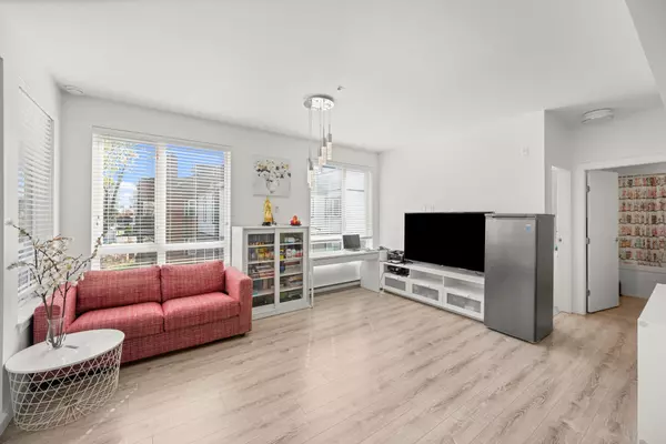 2382 Atkins AVE #301, Port Coquitlam, BC V3C 0G7