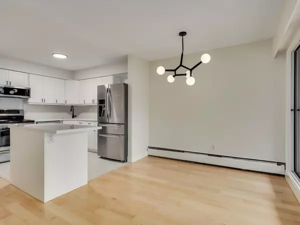 Vancouver, BC V6K 1C5,2255 York AVE #307