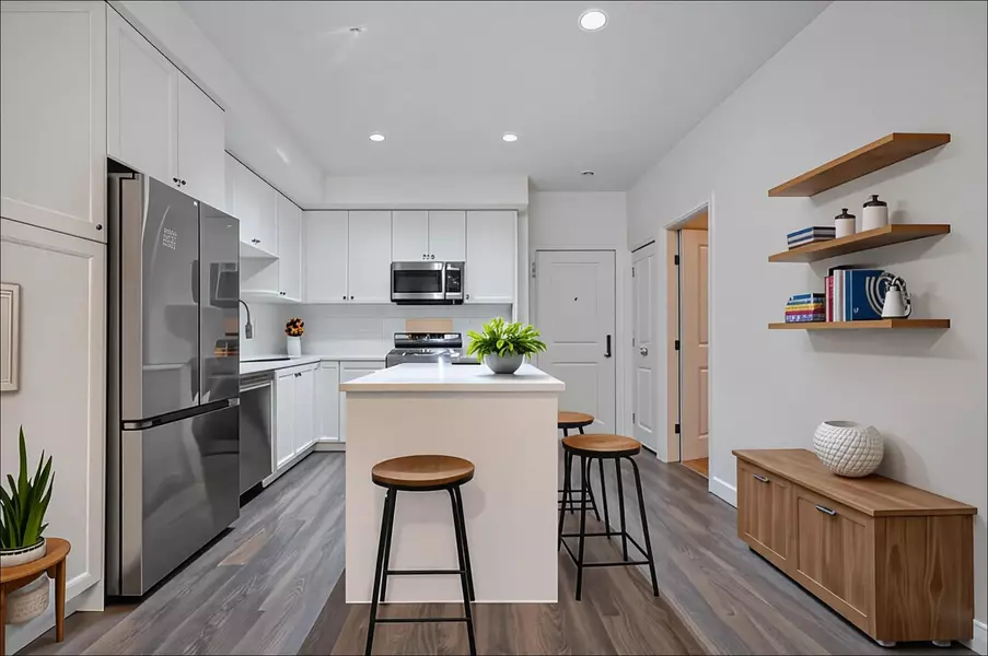 15825 85 AVE #210, Surrey, BC V4N 6W9