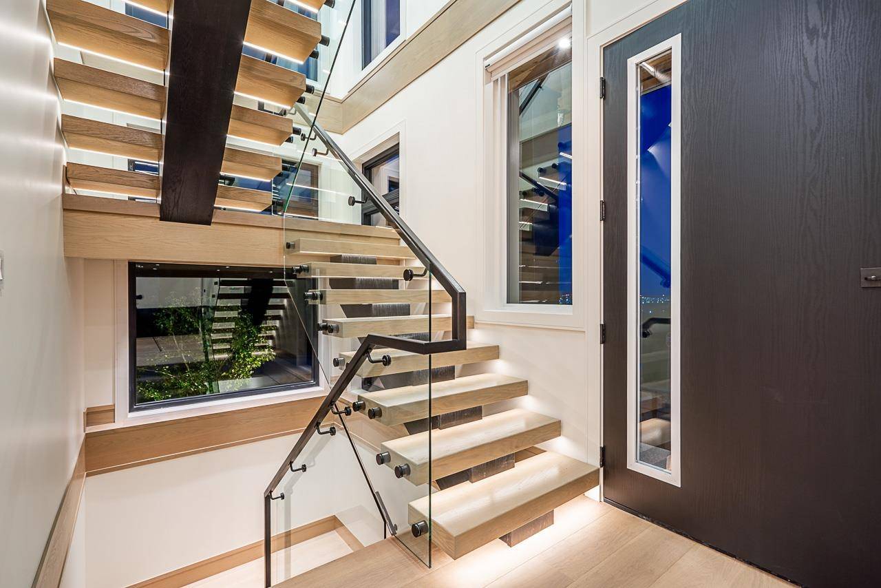 Burnaby, BC V5J 3A7,5091 Patrick ST