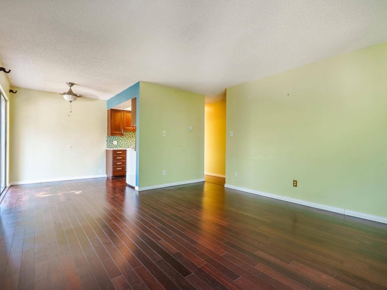 North Vancouver, BC V7M 1C6,210 W 2nd ST #222