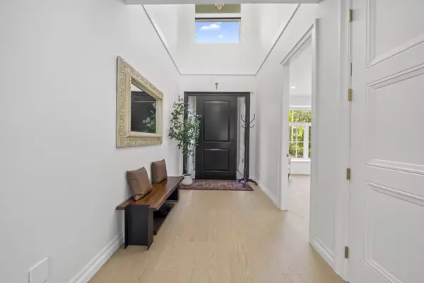 Burnaby, BC V5B 2J9,6902 Kitchener ST