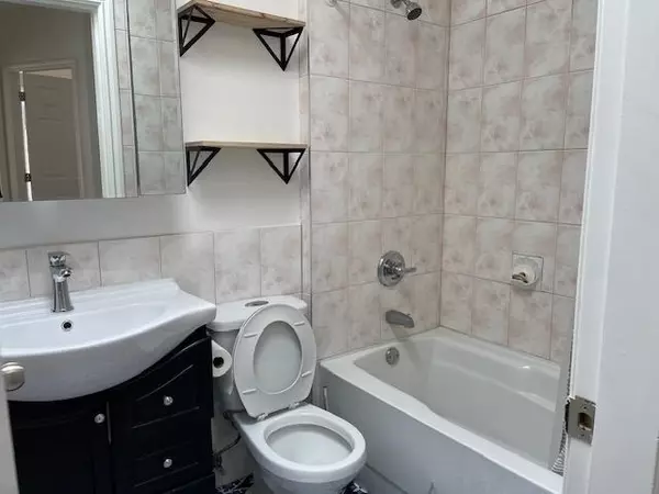Vancouver, BC V5N 3H7,2817 Clark DR #202