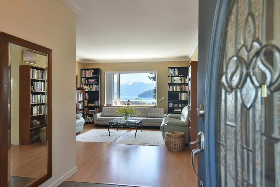 590-592 N Fletcher RD, Gibsons, BC V0N 1V9