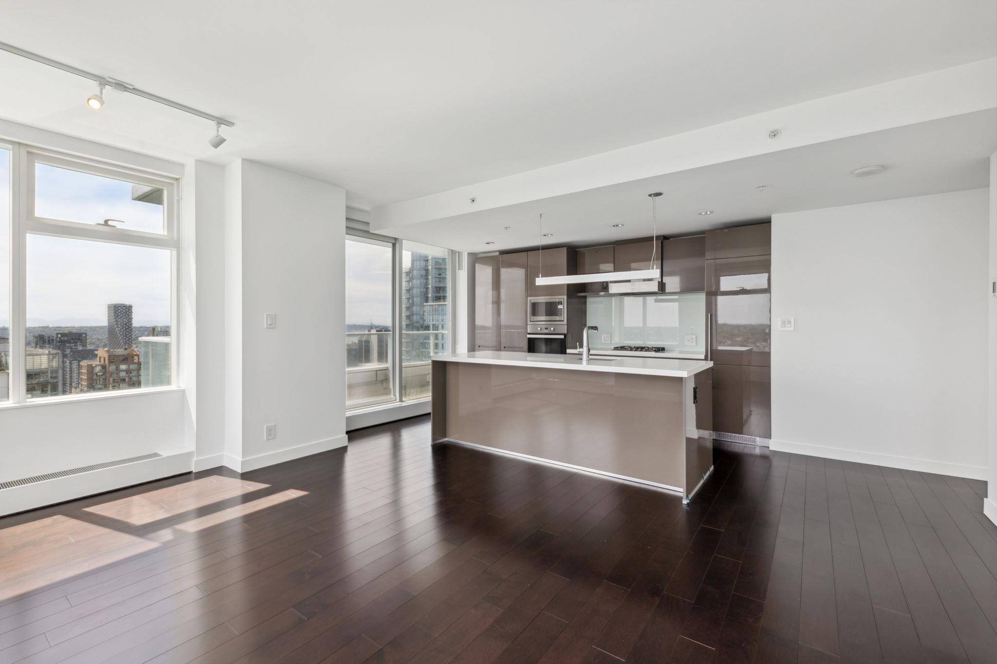 Vancouver, BC V6B 0M6,777 Richards ST #3909