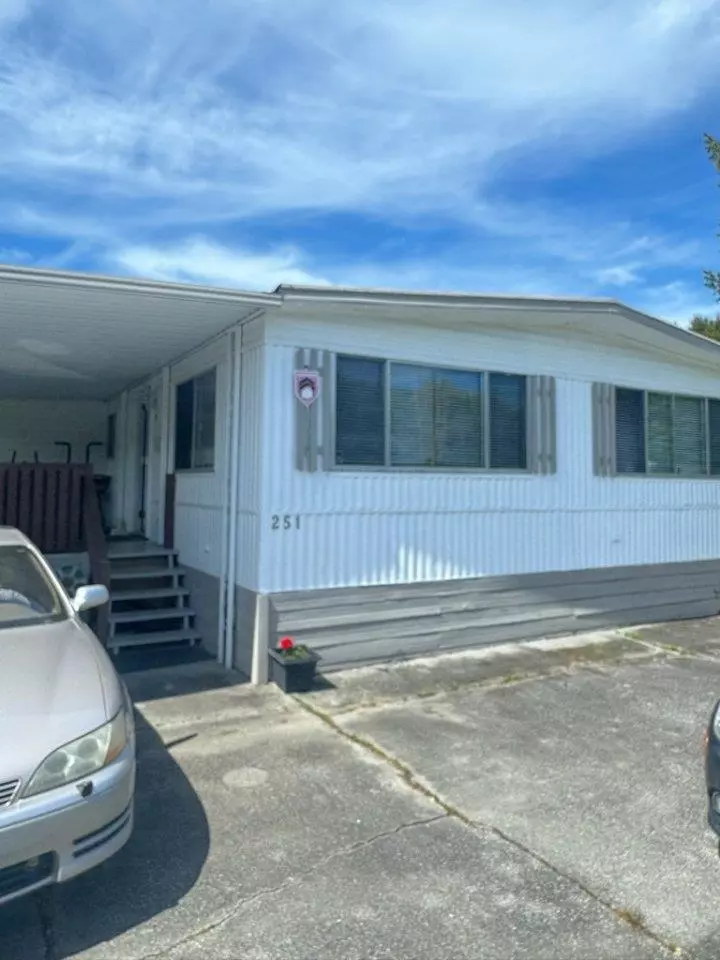 Coquitlam, BC V3K 5A9,201 Cayer ST #251