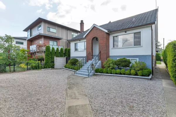 Burnaby, BC V5J 4J3,6969 Royal Oak AVE