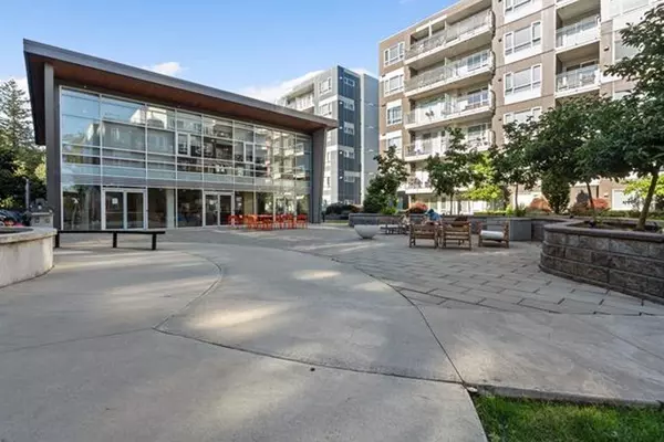 Surrey, BC V3T 0M9,13963 105 BLVD #207