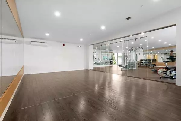 Surrey, BC V3T 0M9,13963 105 BLVD #207