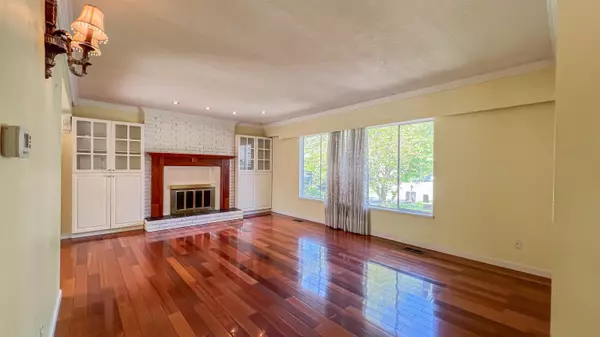 Richmond, BC V7A 2K6,8200 Rosebank CRES