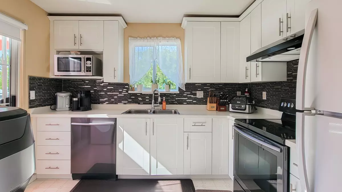 Port Coquitlam, BC V3C 6L7,2678 Dixon ST #304