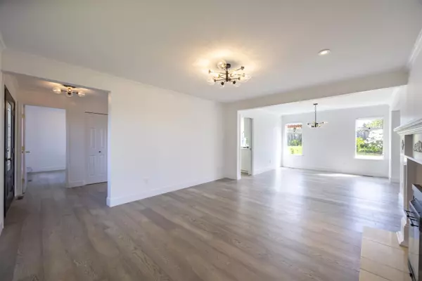 Surrey, BC V4A 8R2,1032 164 ST