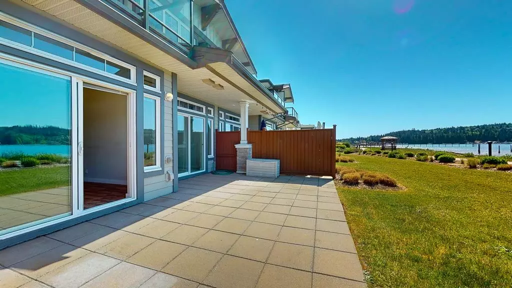 Sechelt, BC V7Z 0S2,5993 Beachgate LN