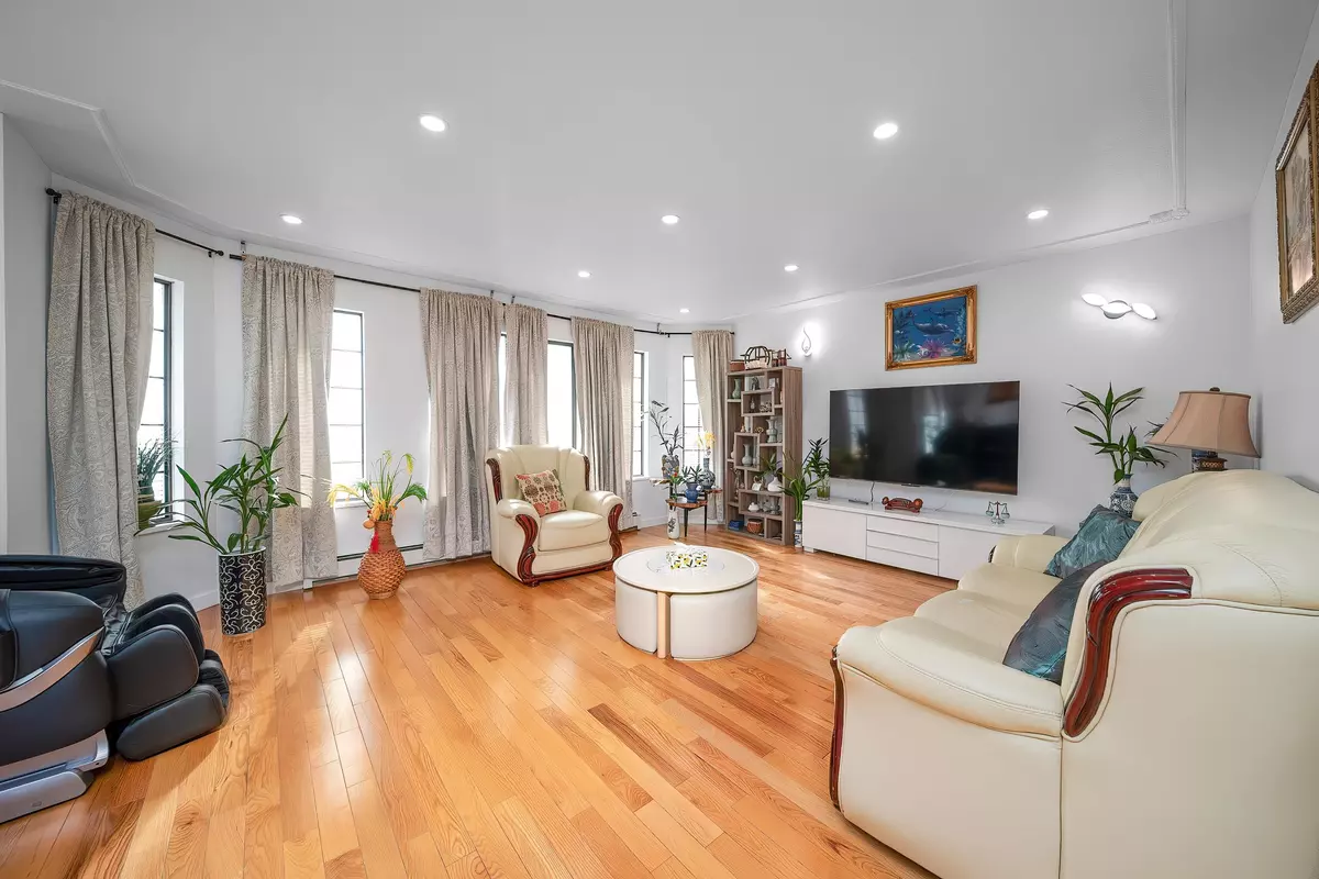 Vancouver, BC V5K 2J2,3609 Turner ST