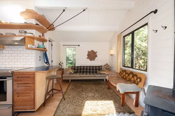 1467 Tunstall BLVD Bowen Island, BC V0N 1G2