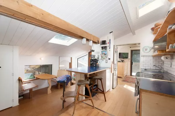 1467 Tunstall BLVD Bowen Island, BC V0N 1G2