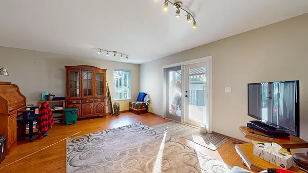 Sechelt, BC V7Z 0R9,5619 Curtis PL