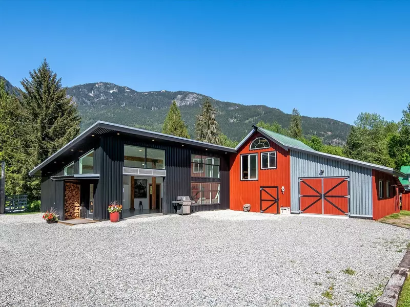 540 Doghaven LN, Squamish, BC V0N 1T0
