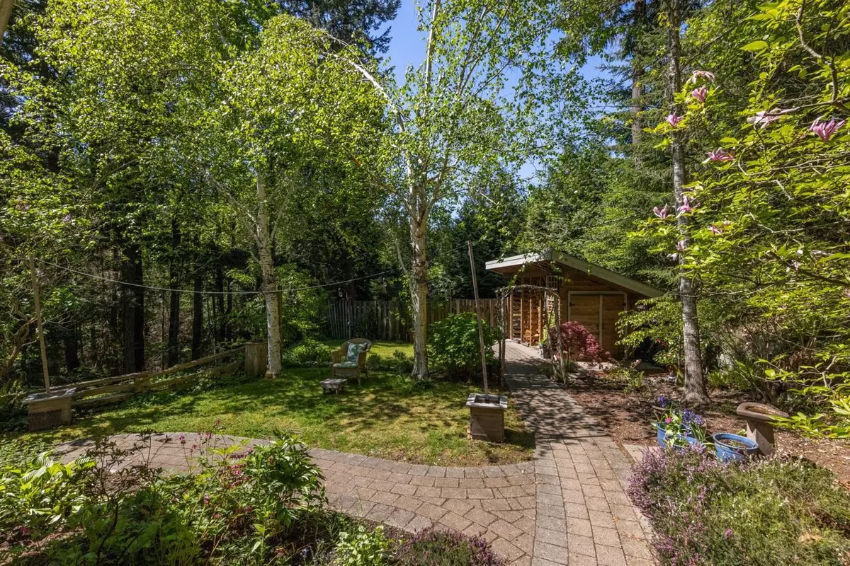 Bowen Island, BC V0N 1G2,576 Cates Hill RD